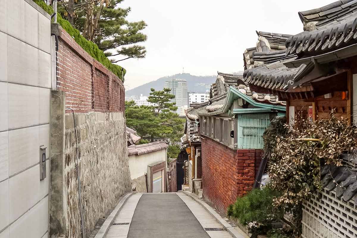 Bukchon_Village_Seoul The traditional homes of Bukchon Village Seoul
