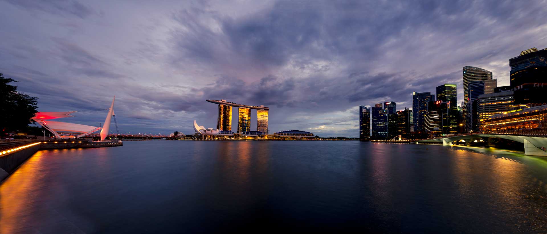 SingaporeMarinaSandsNight Marina Bay Sands at dusk Singapore