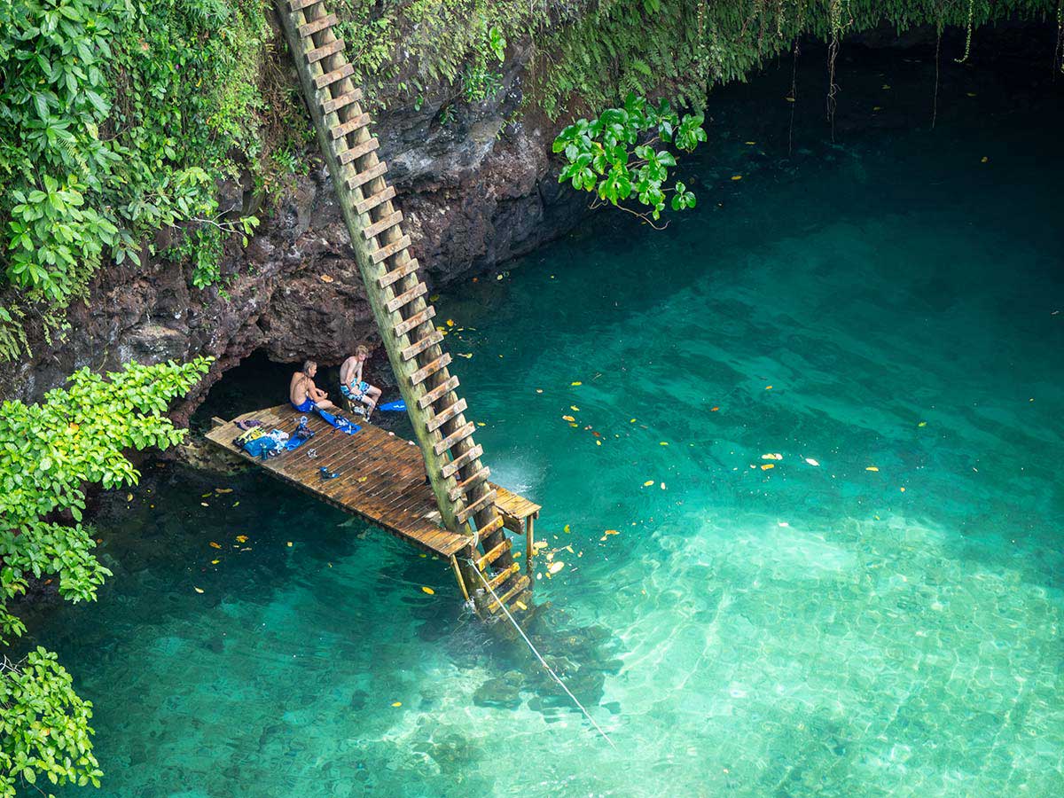 Artur and Bayley at To-Sua Ocean Trench
