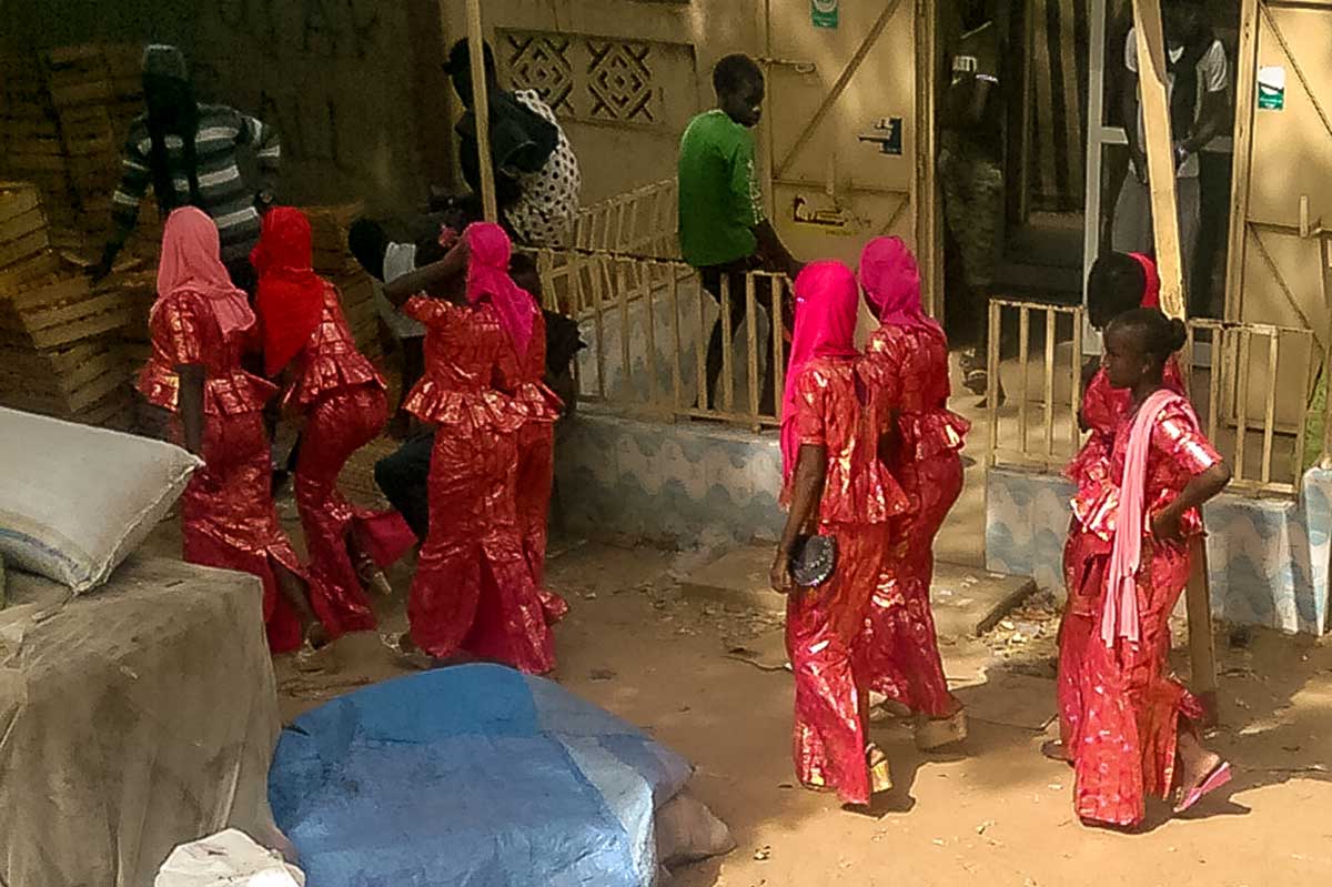 A group of girls all dressed in the same fabric, Senegal