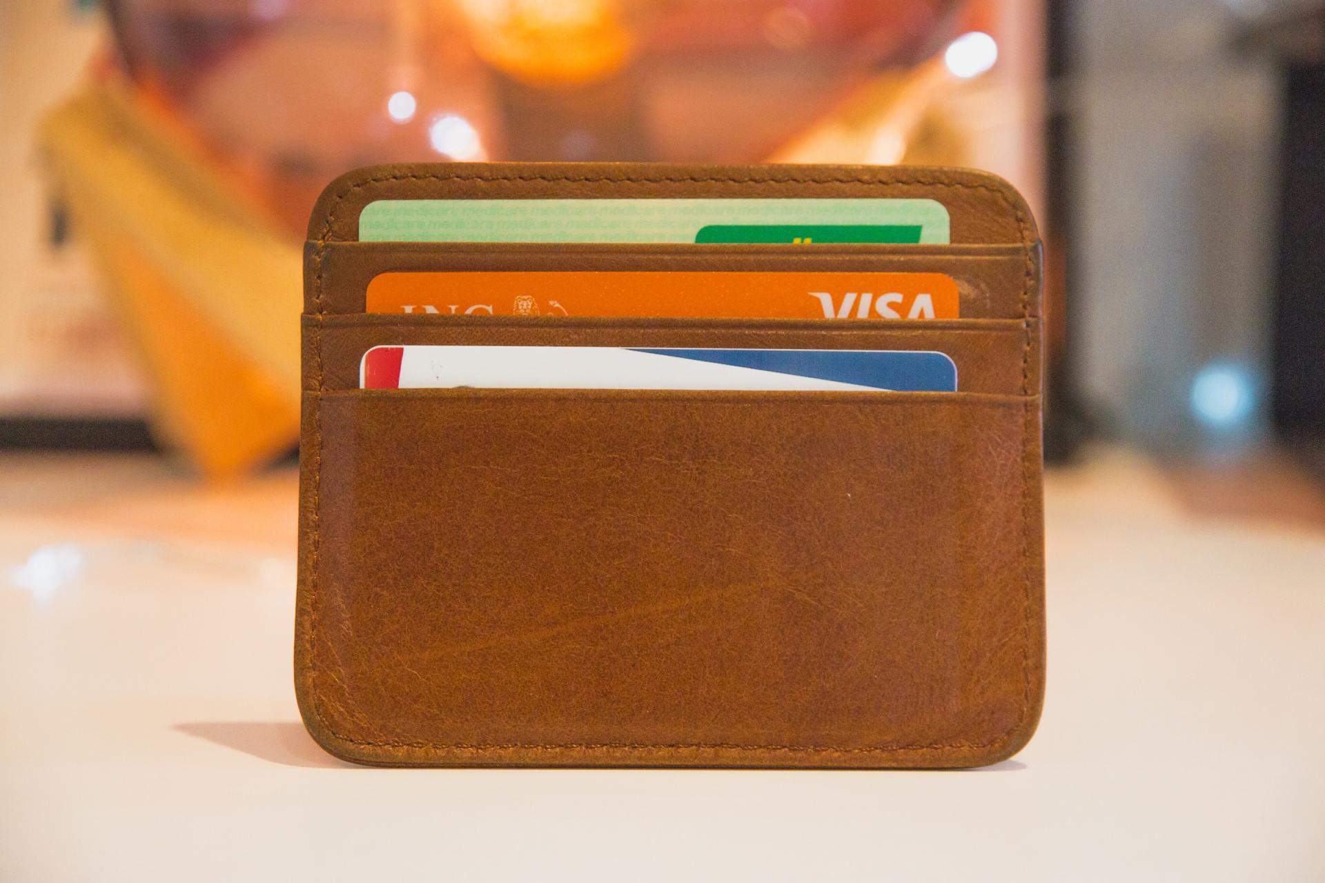 Manage your money and cards while travelling