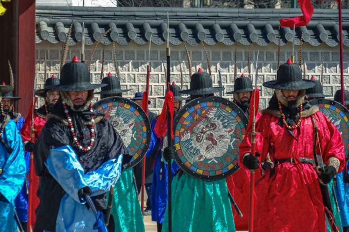 Changing of the guard Gyeongbokgung Palace.